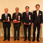 協会創立40周年功労表彰<br /> 左から市川氏、塙氏、永田氏、小澤会長