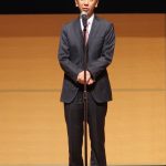 閉会式でご挨拶する<br />日下学会長
