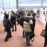 賑わう学術展示会場<br />　